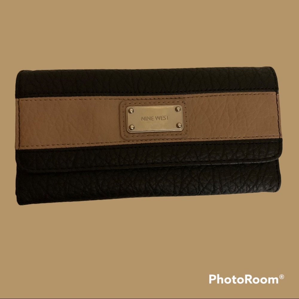 Nine West wallet